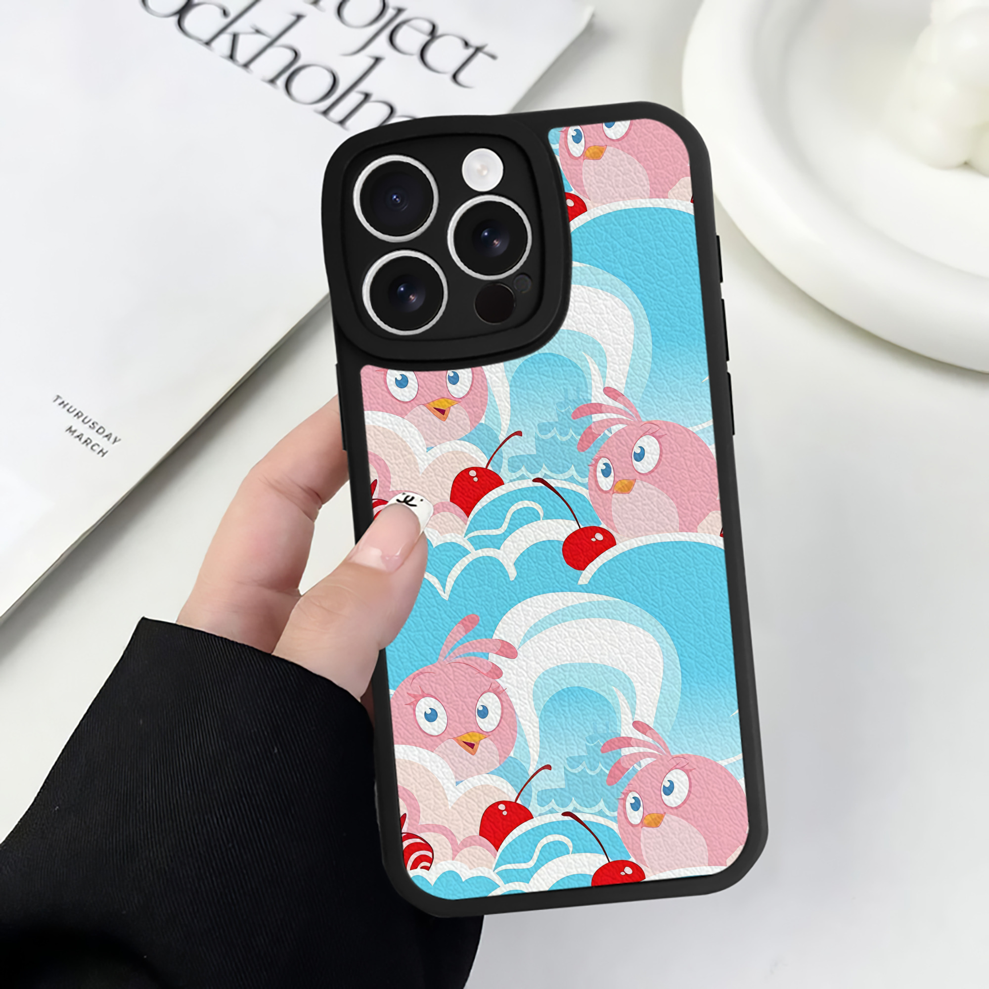 （画像用） Angry Birds アングリーバード 【iPhone 16シリーズ対応】シリコンスマホケース（レザー調） 材質：シリコン